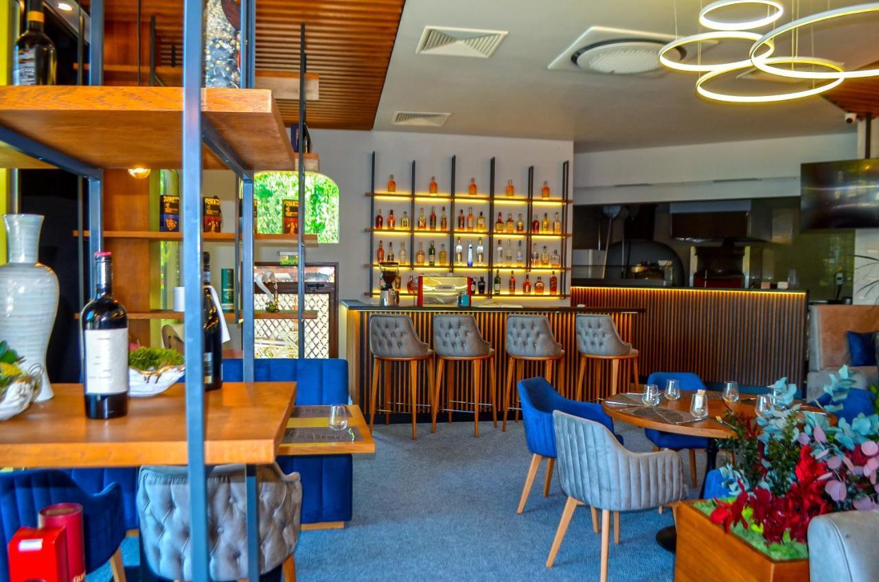 Park Hotel Eski Zağra Dış mekan fotoğraf Restaurant in the hotel
