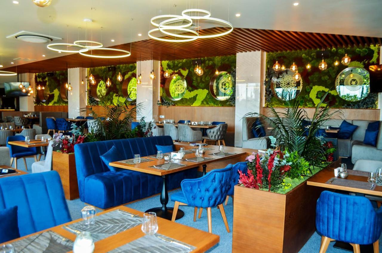 Park Hotel Eski Zağra Dış mekan fotoğraf Restaurant in the hotel