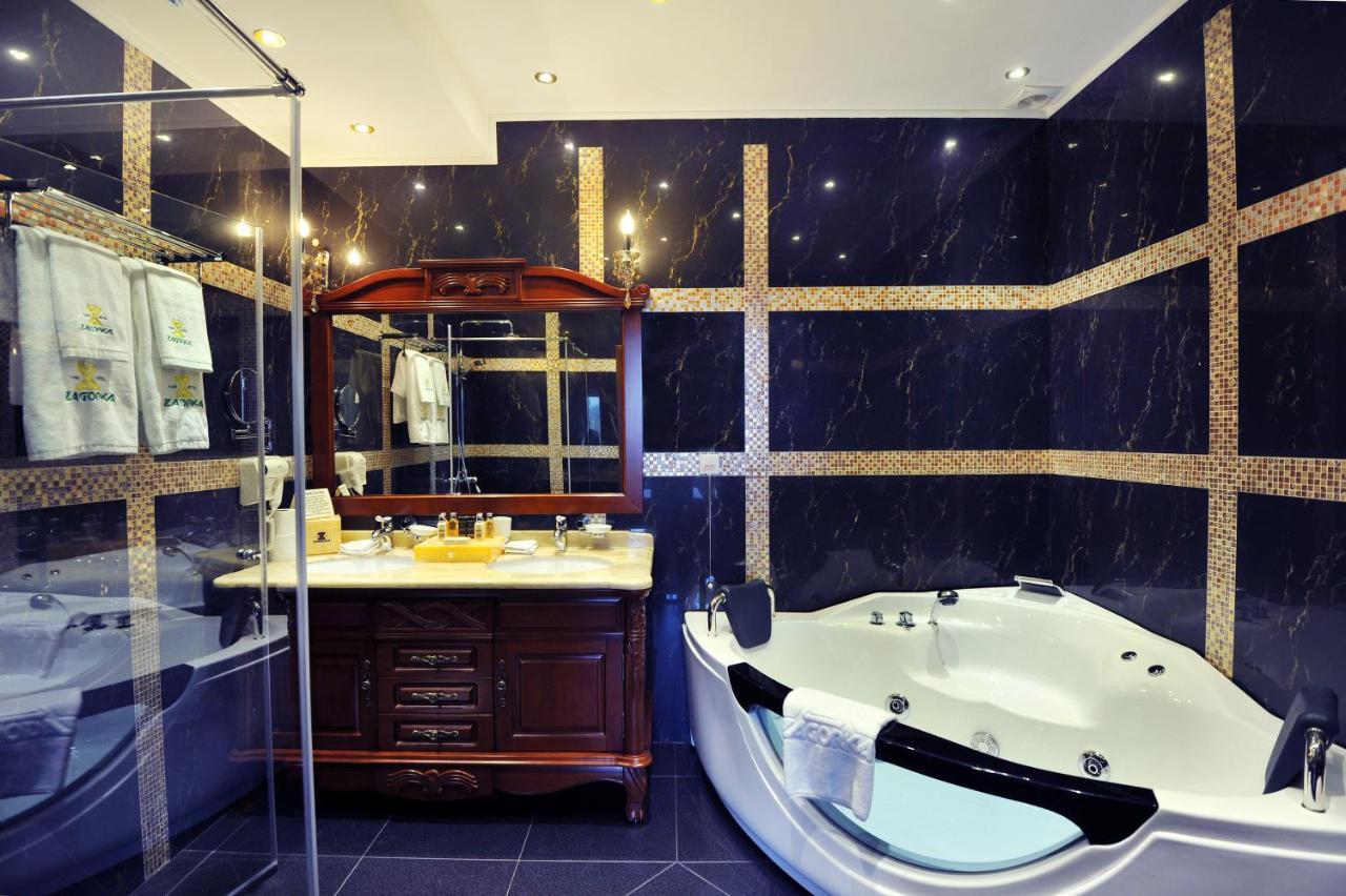 Park Hotel Eski Zağra Dış mekan fotoğraf A modern bathroom