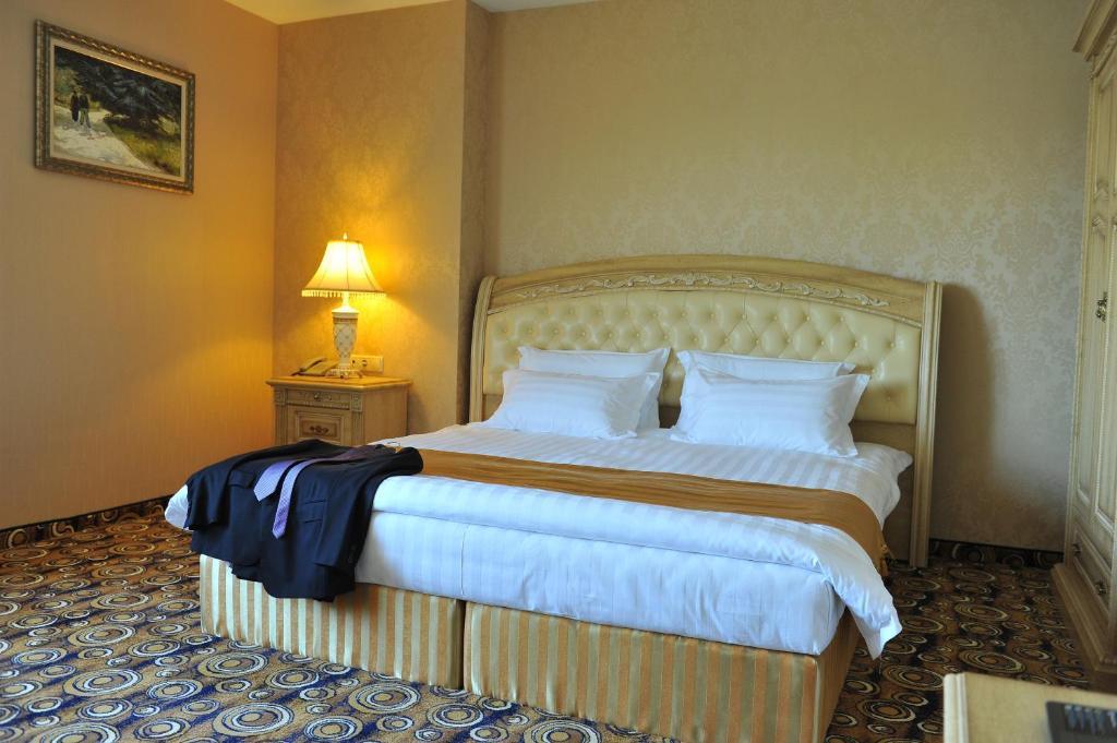 Park Hotel Eski Zağra Oda fotoğraf A bedroom at the hotel