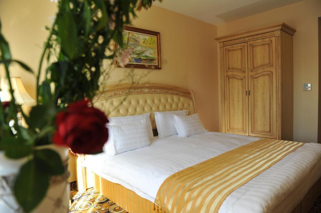 Park Hotel Eski Zağra Oda fotoğraf A bedroom in a hotel