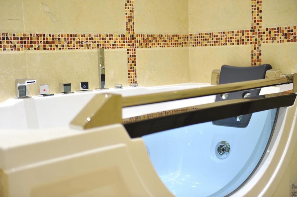 Park Hotel Eski Zağra Oda fotoğraf A modern spa