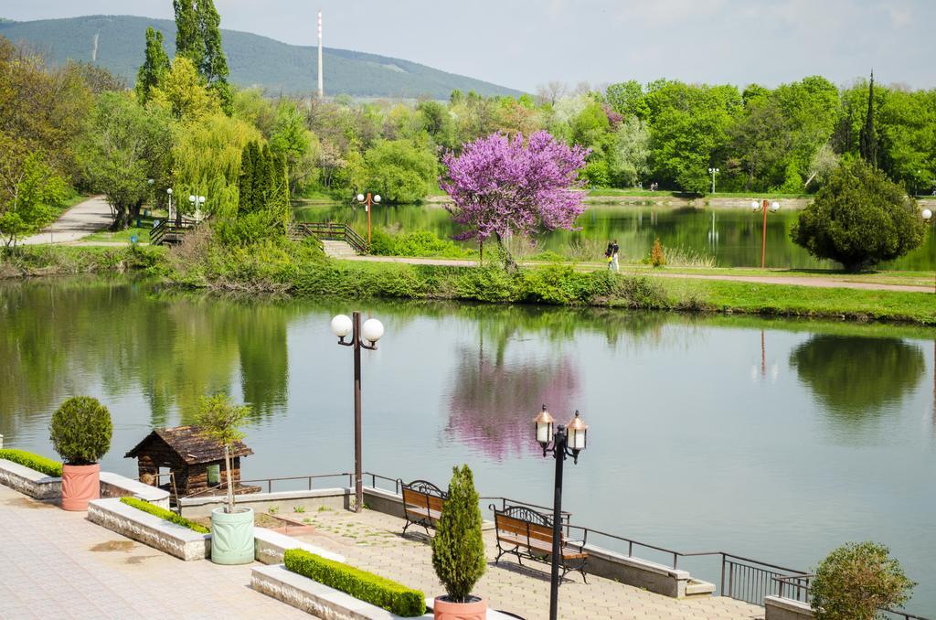 Park Hotel Eski Zağra Dış mekan fotoğraf The river at the town of Vratsa