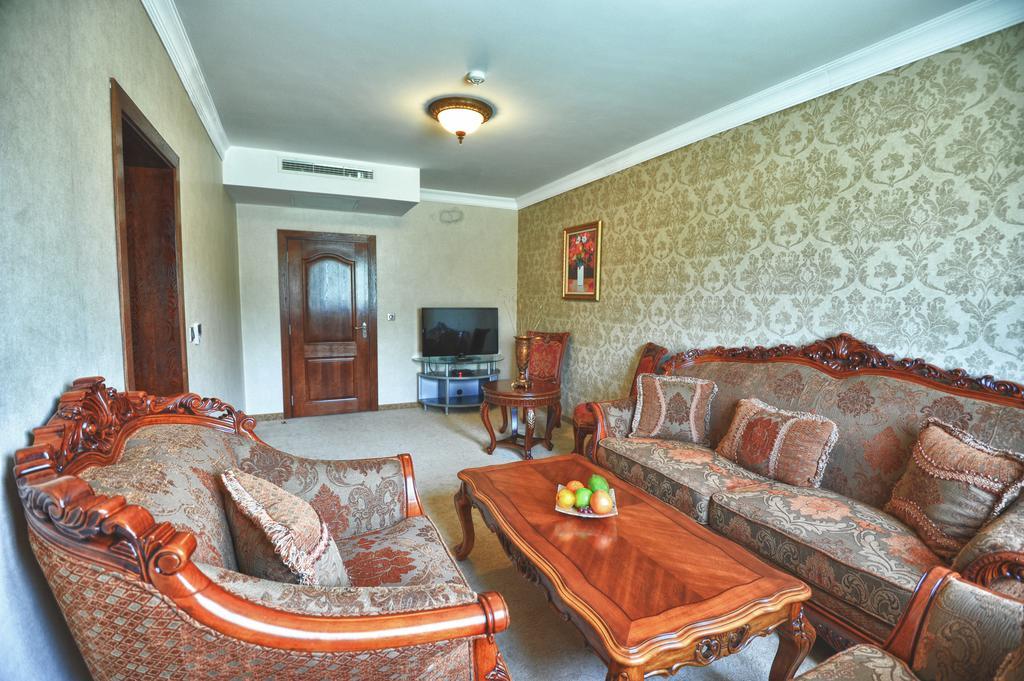 Park Hotel Eski Zağra Dış mekan fotoğraf A living room in a typical apartment