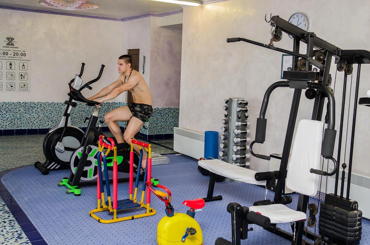 Park Hotel Eski Zağra Dış mekan fotoğraf A man on a stationary bicycle